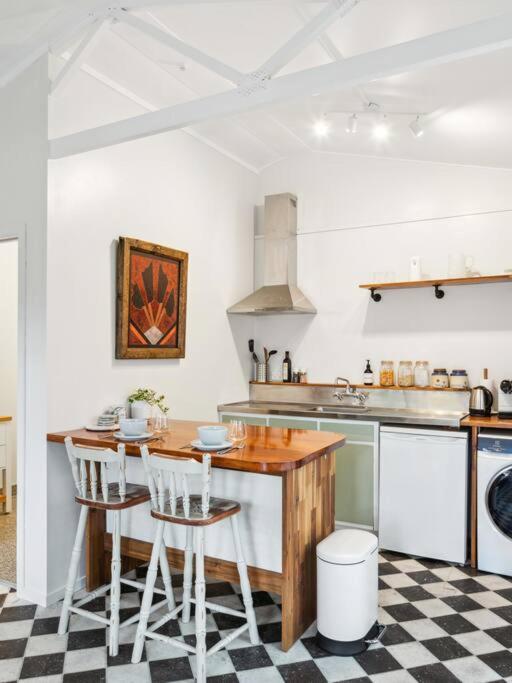 950M To Cbd - Instant Book Tidy Unit Apartamento Gisborne Exterior foto
